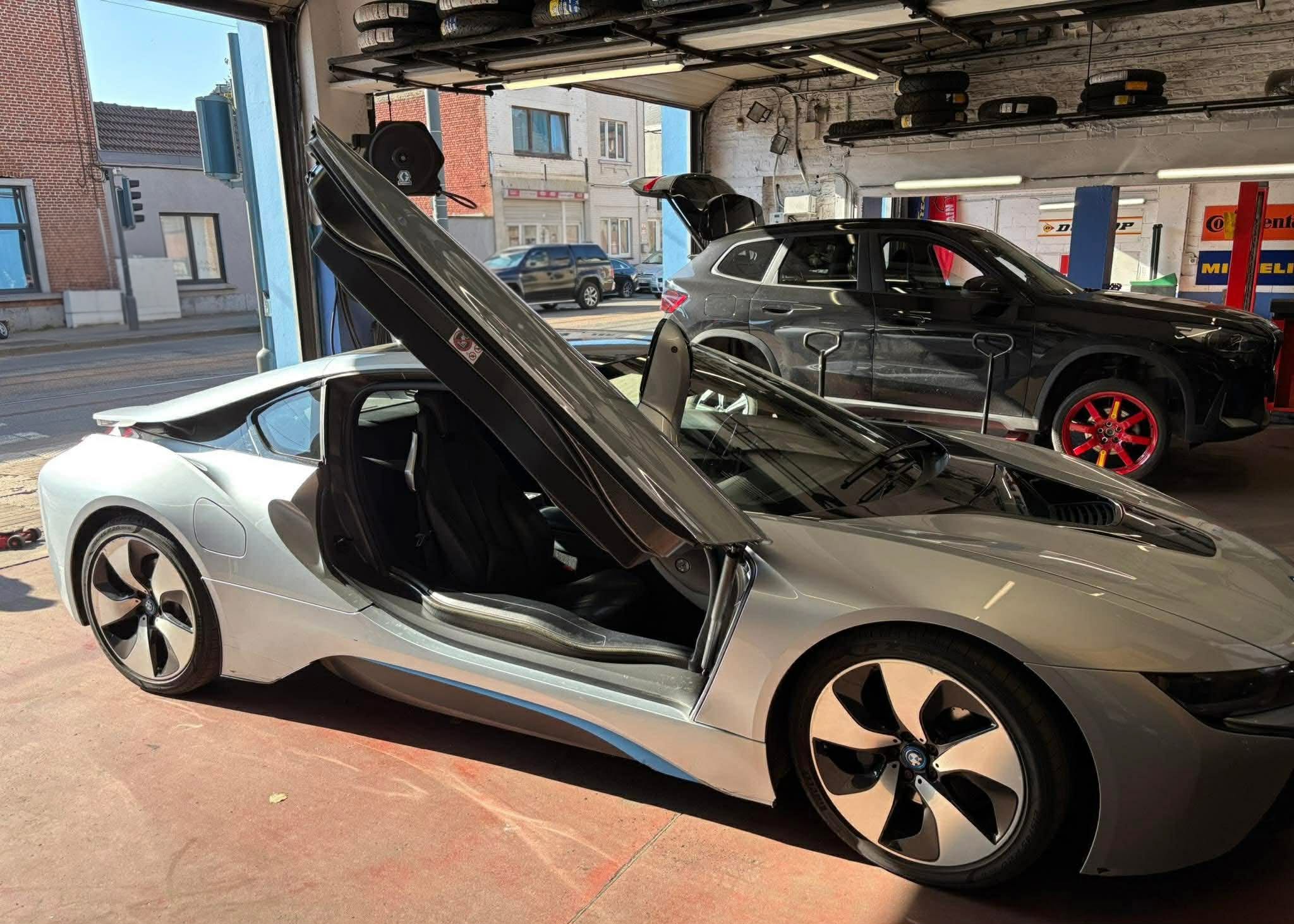BMW i8 – Pecheny Pneus Charleroi
